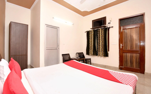 OYO 4738 Hotel Re-Birth