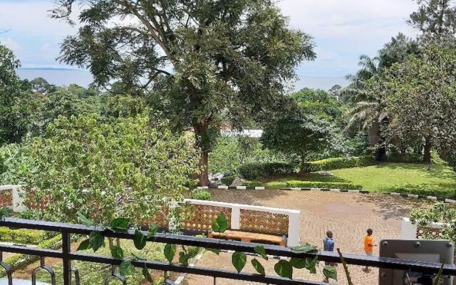 OKRA HOUSE Entebbe