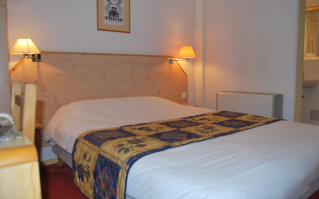 Doubs Hotel - Hostel