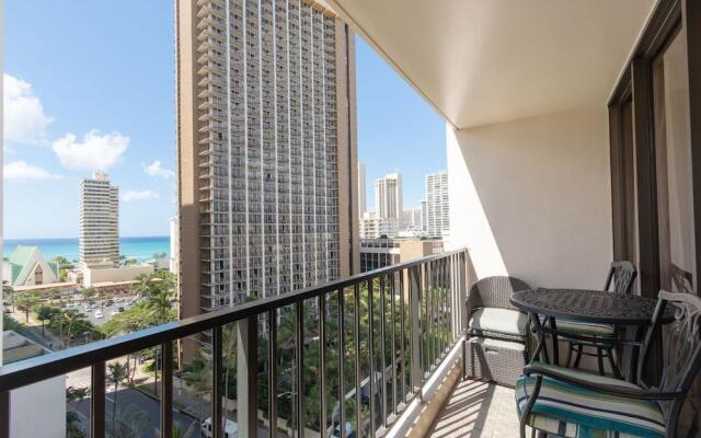 Waikiki Banyan - Partial Ocean View Tower 2 Suite 1204