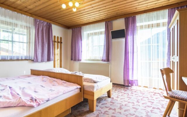 Spacious Apartment Near Ski Area In Konigsleiten