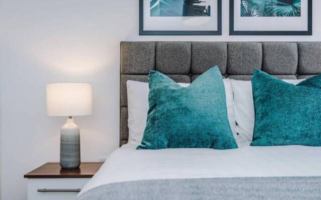 Host Stay Waterfront Penthouse