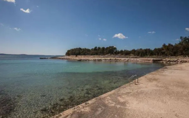 Villa S