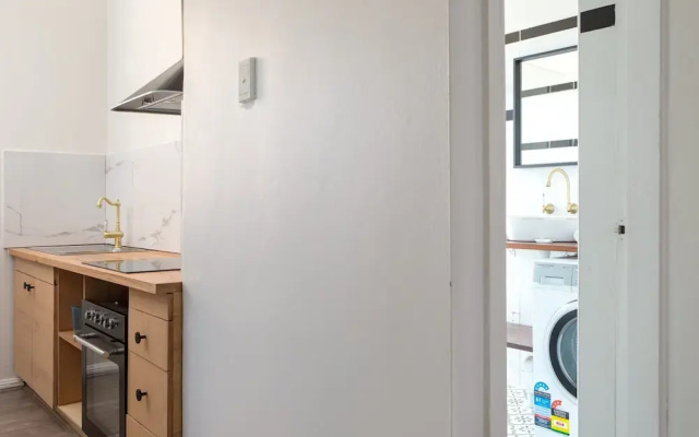 Central 2-bed Apartment With Private Parking