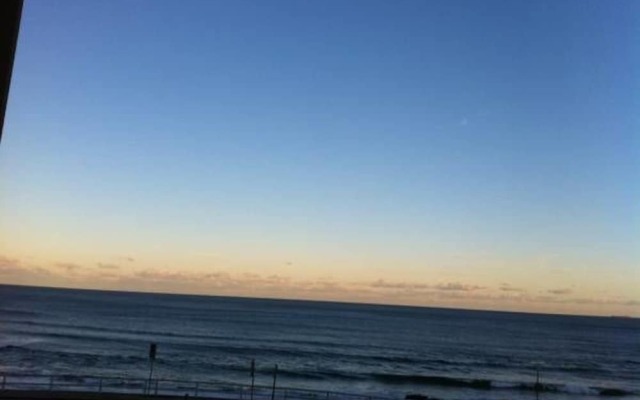Newcastle Beach Apartment