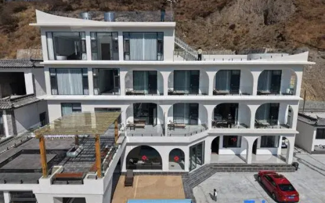 Wuyin Lanting Hotel (Shangri-La Tiger Leaping Gorge Scenic Area)