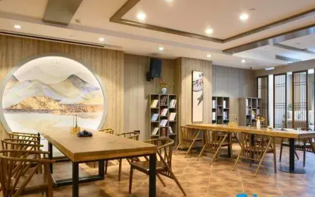 Hongman Hongfu Hotel (Guang'an Linshui Modern Life Hall)