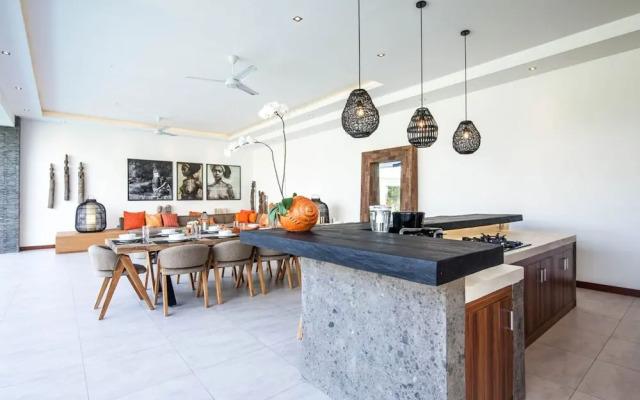 Villa 15 Stunning 6 BR Villa 400m to Beach