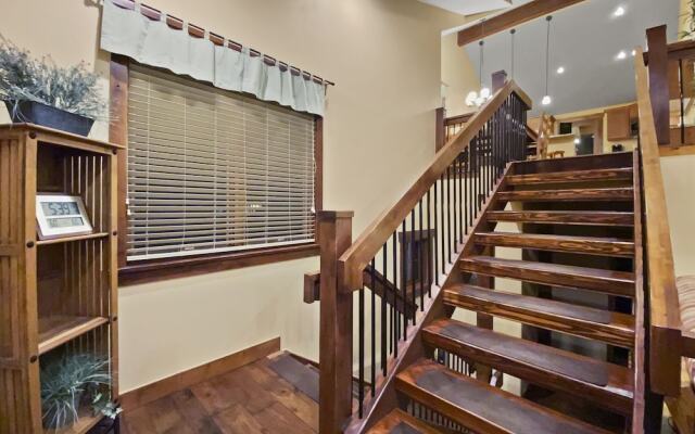 Dewey Placer Lodge 3 Bedroom Home by Redawning