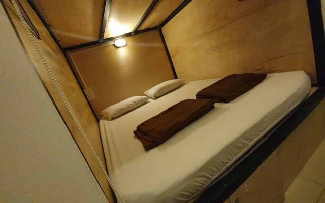 OYO 89728 Home Guesthouse & Cafe