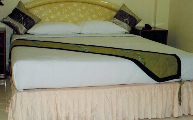 Triple H Hotel