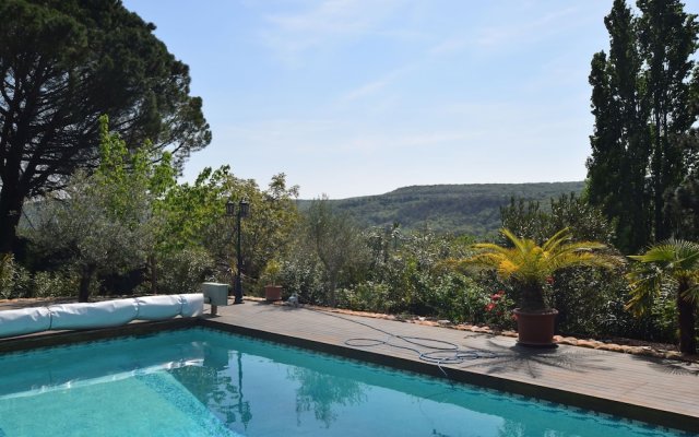 Nice Apartment in a Unique Location Near the Village of La Garde-adhémar