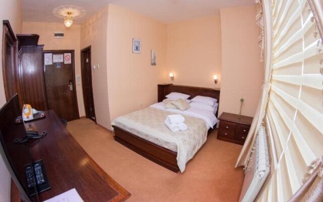 Garni Hotel Royal Crown