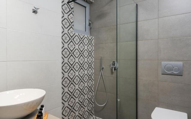 Ostrakon Suites
