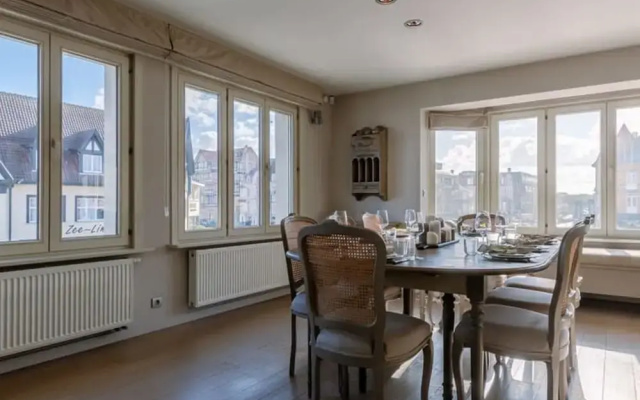 Beautiful and Authentic Apartment Nearby the Beach