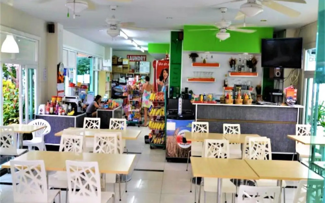 1 bed Condo With Direct Pool Access - Sleeps 2