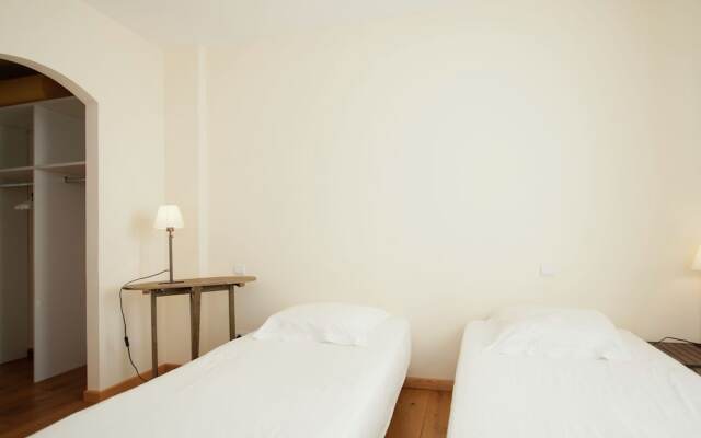 A beautiful new luxury villa close to Uzès.