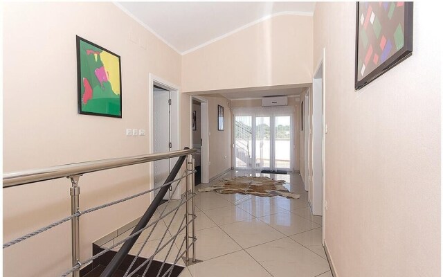 Amazing Home in Medulin With Wifi and 7 Bedrooms