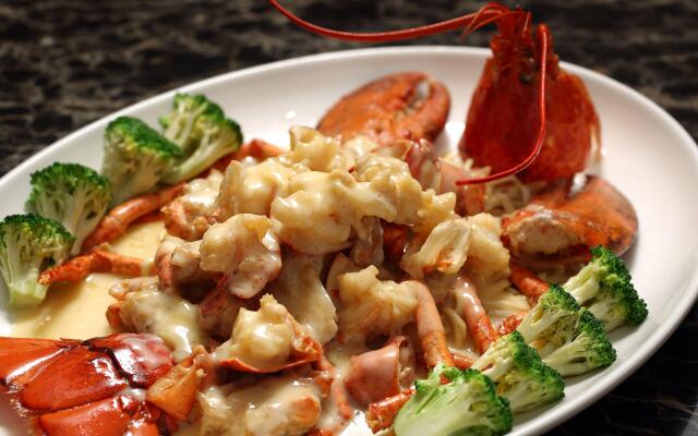 HUALUXE Hotels & Resorts Yangjiang City Center by IHG