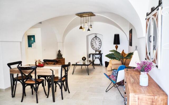 Equorum Prospectus 1 - OSTUNI CENTRO - Guest House