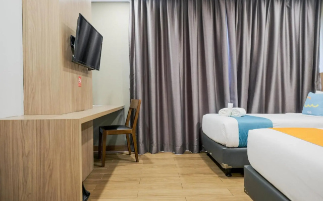 RedDoorz Premium near CBD Puri Indah