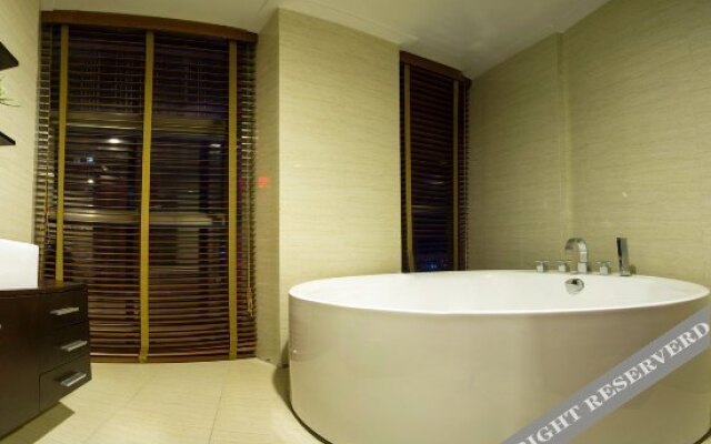 Zhongjin International Business Hotel (Weifang Railway Station North Square Taihua City)