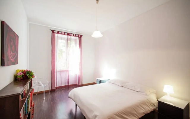 Spacious Apartment in Rome near Sea