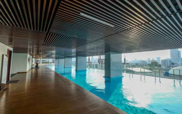 Elegant and Deluxe Studio Menteng Park Apartment By Travelio