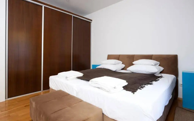 Living In Aparthotel