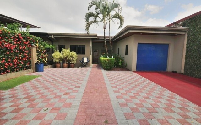 Casa Suenos: Iconic 4BR Home with Private Pool by RedAwning