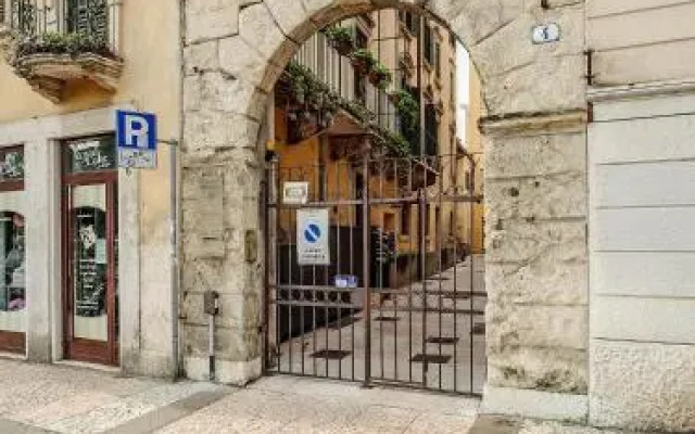 Arena Easy Suites Guesthouse