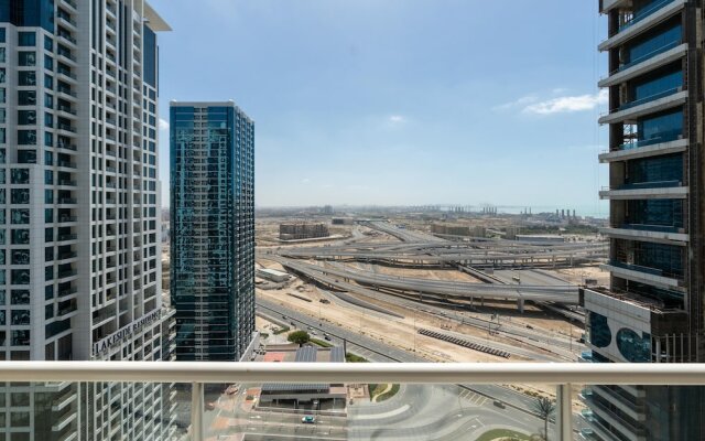 Whitesage - Luxurious Studio in JLT With City Skyline View