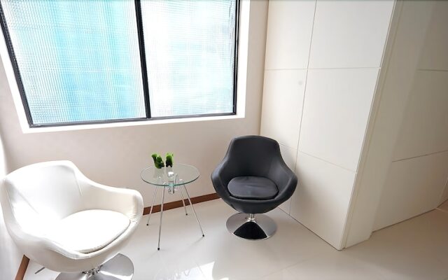 Jade Hotel
