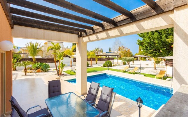 Villa Thalassa Large Private Pool Walk to Beach A C Wifi Car Not Required - 2346