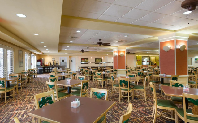 Rosen Inn, closest to Universal