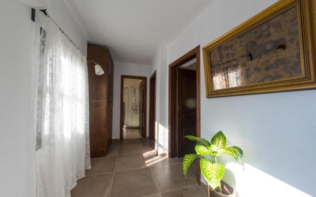 Villa Leon - Private courtyard serenity