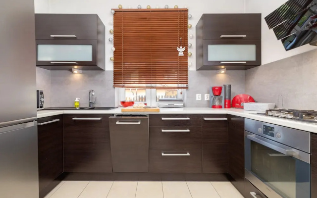 Czarnochowice House by Renters