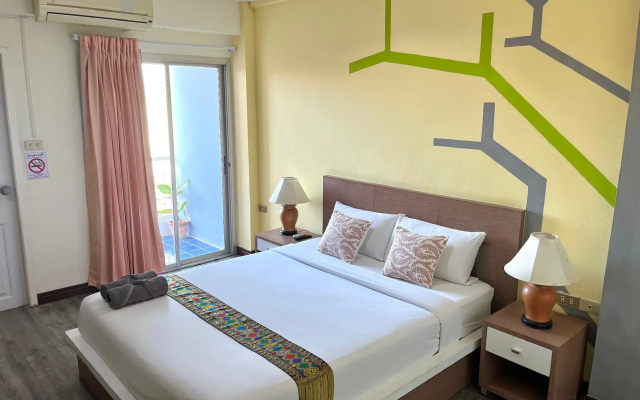 Charoenchit House