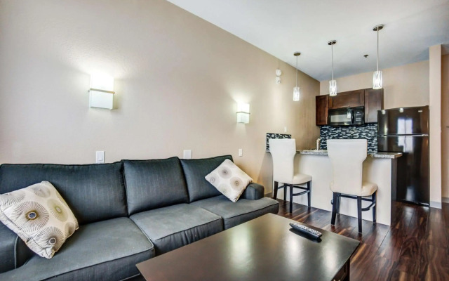 Motel 6 Red Deer, AB