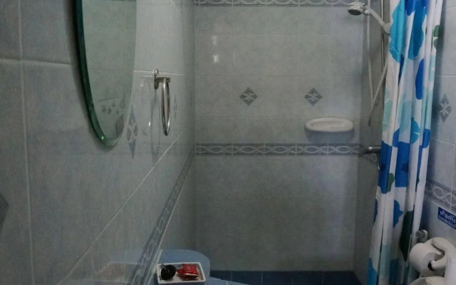 Dee-Lek Guesthouse and Restaurant