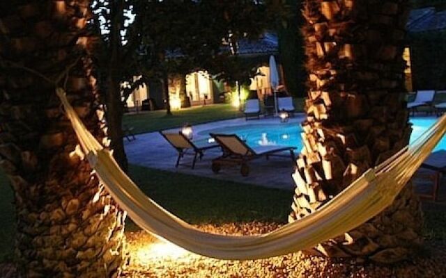 Hôtel le Pré des Baux