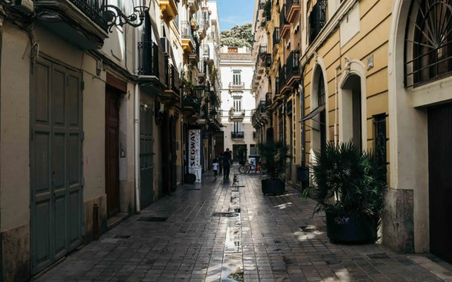 CENTER-Luxurious 1BR, 1BA-Terrace, WI-FI, A/C