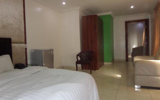 Serena Hotel & Suites