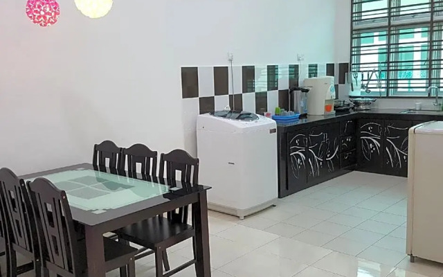 Title Homestay Melaka, Nearby Water Theme Park, Safari, Old West