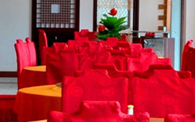 Guilin Jinsangzi International Hotel (Liangjiang Sihu Elephant Trunk Hill)