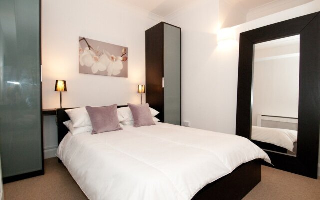 1 Bedroom Flat In Vibrant Earls Court