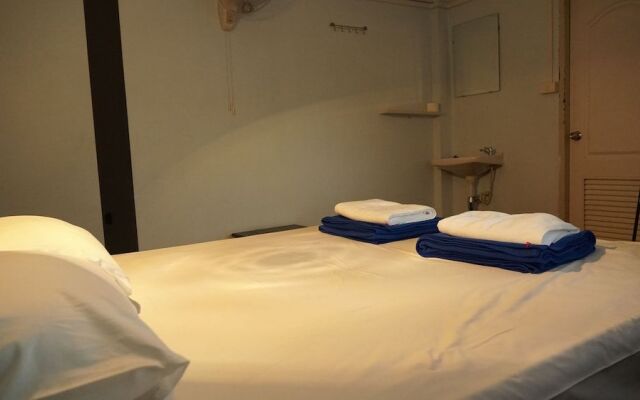 Slumber Pool Party Khao San