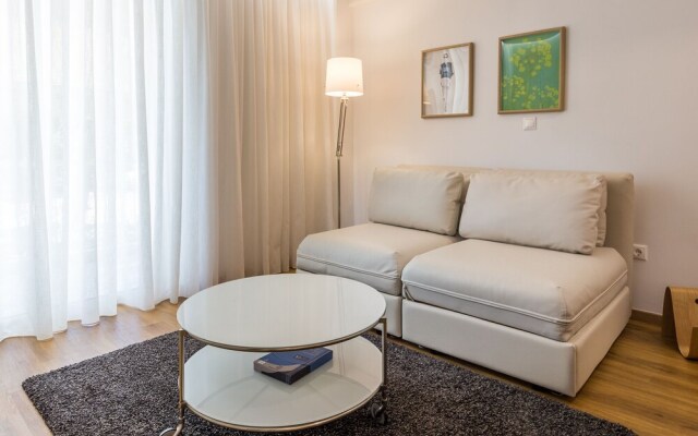 Elegant apartment w great balcony in Vouliagmeni