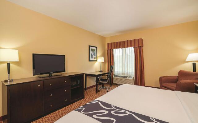 Comfort Inn & Suites Verona at Turning Stone Resort Casino