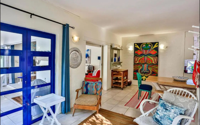 32 Akrotiri - Families only